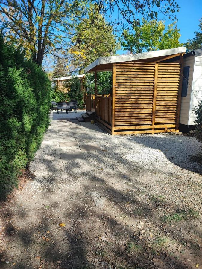 Mobil Home Tout Confort 6 Personnes Climatise Au Pied Du Luberon La Roque-d'Antheron Exterior photo