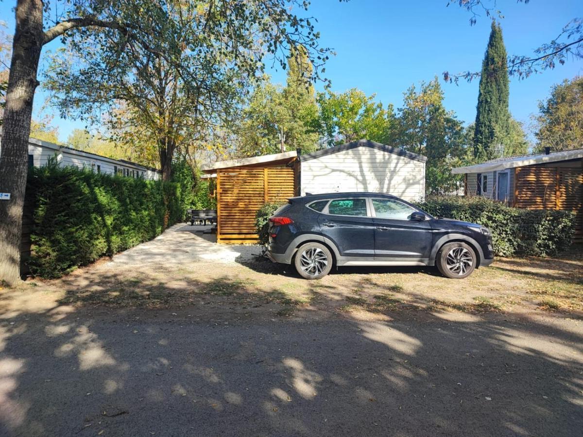 Mobil Home Tout Confort 6 Personnes Climatise Au Pied Du Luberon La Roque-d'Antheron Exterior photo