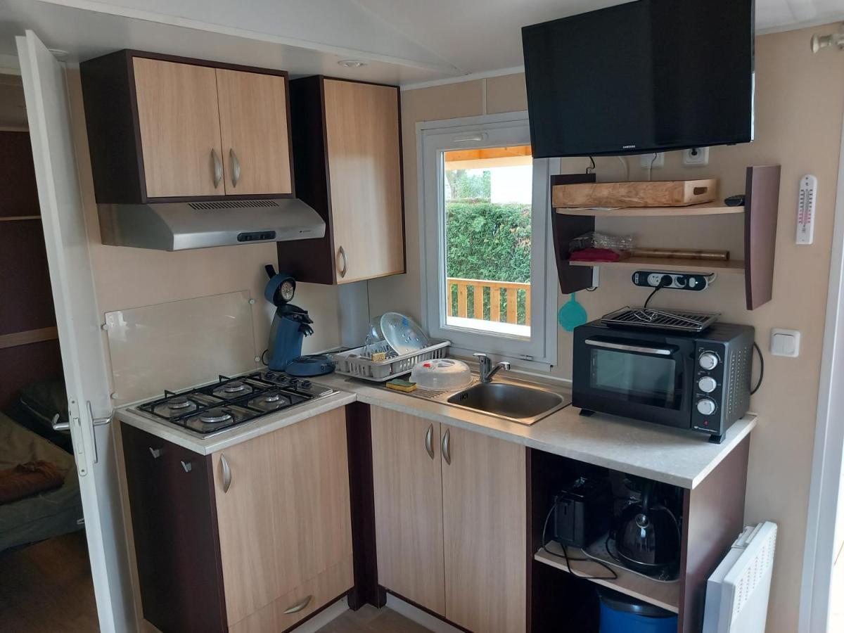 Mobil Home Tout Confort 6 Personnes Climatise Au Pied Du Luberon La Roque-d'Antheron Exterior photo